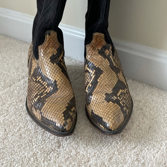 SOLD  😃 CODE WEST Women’s Snake Skin & Suede Cowboy Boots - Picture 11 of 14